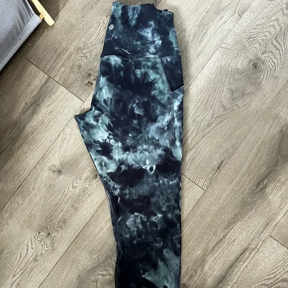 Women's Tie-Dye Leggings - Picture 2 of 3
